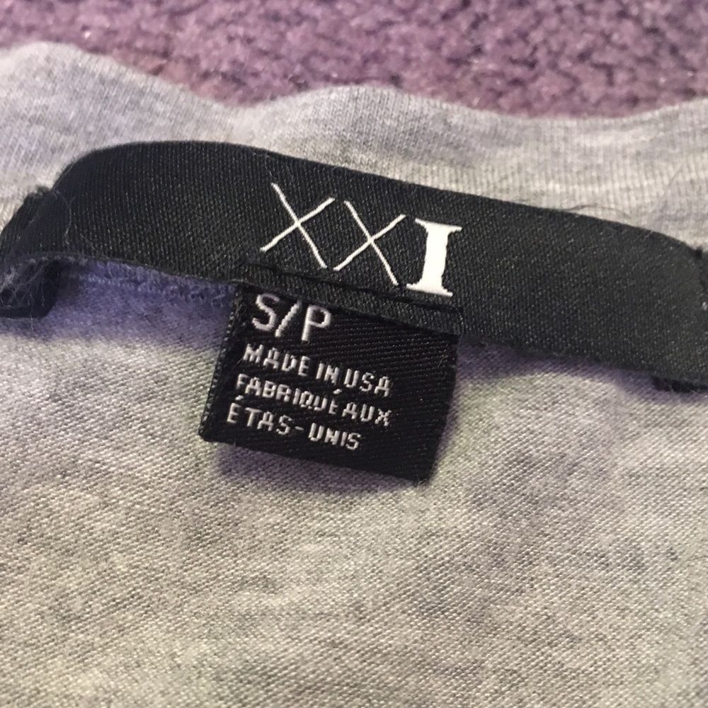 Two crop tops - Picture 3 of 5