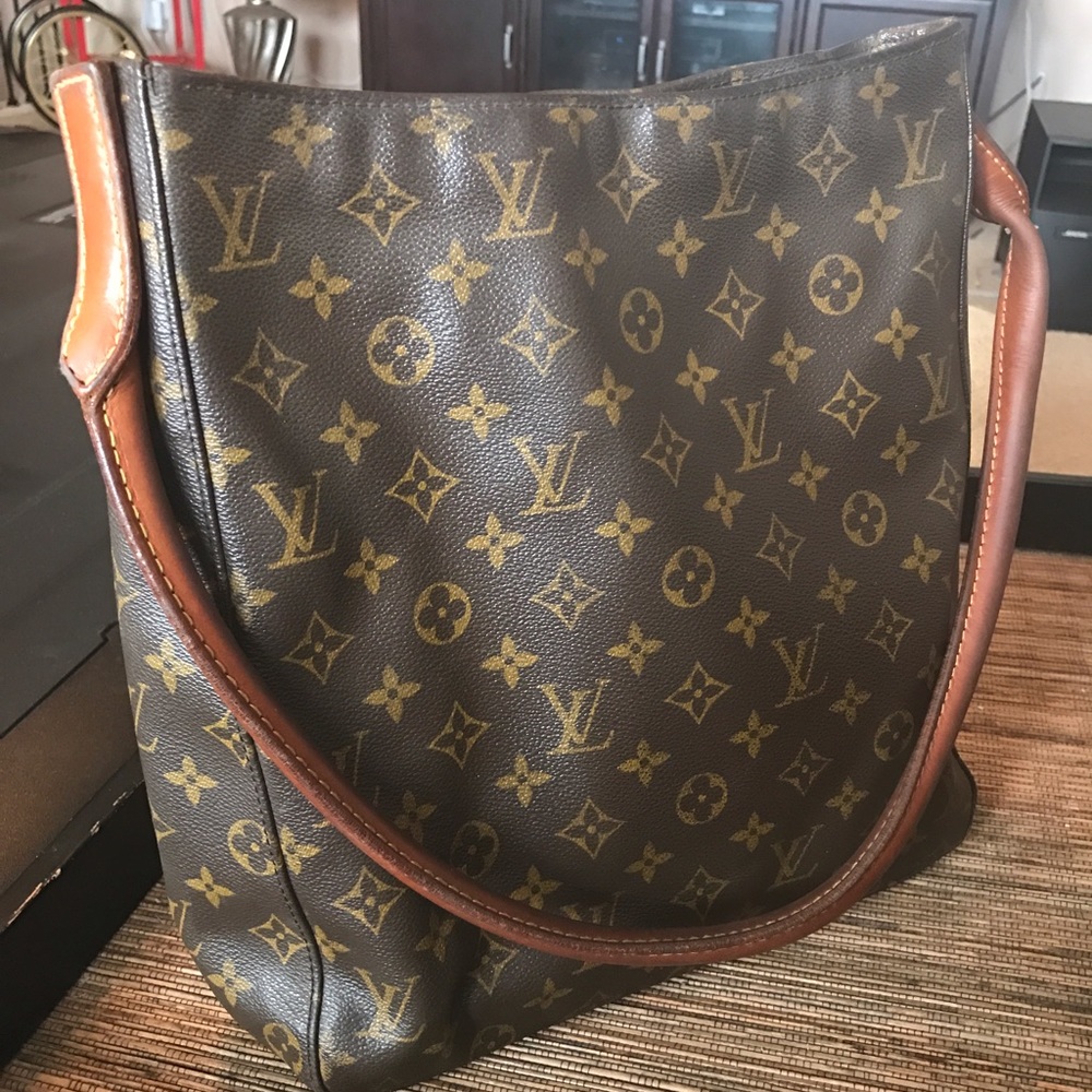 100% Authentic Louis Vuitton Looping GM.