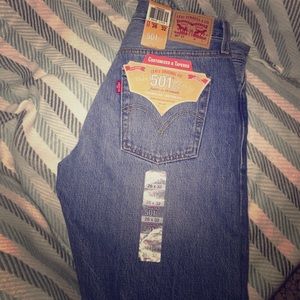 Woman's 501 Levi Jeans (button fly)