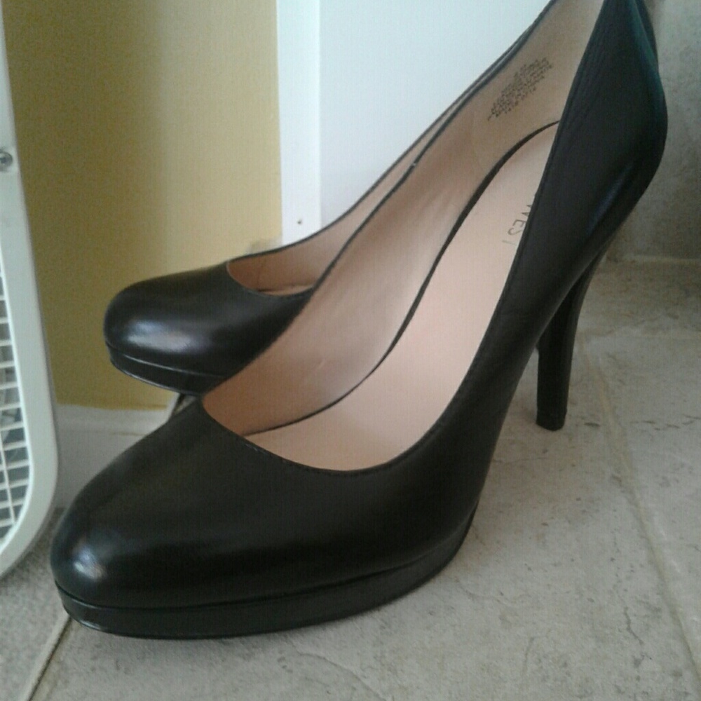 Nine West Black Pumps
