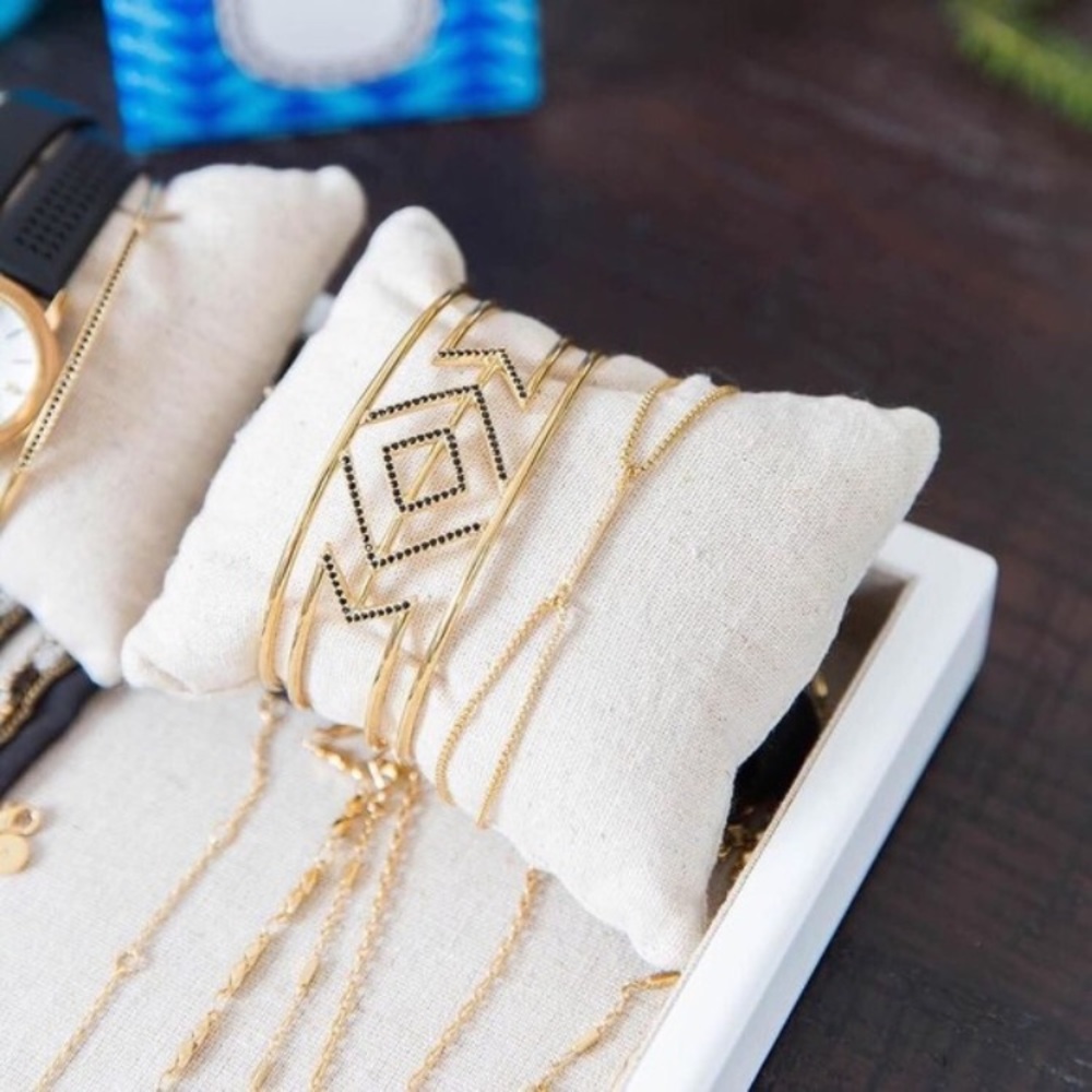 Pave sphinx cuff