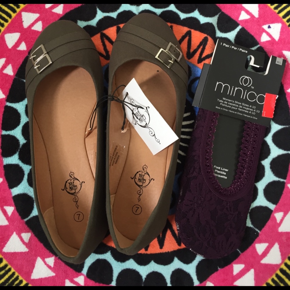 💚SOLD💚Olive green canvas flats size 7
