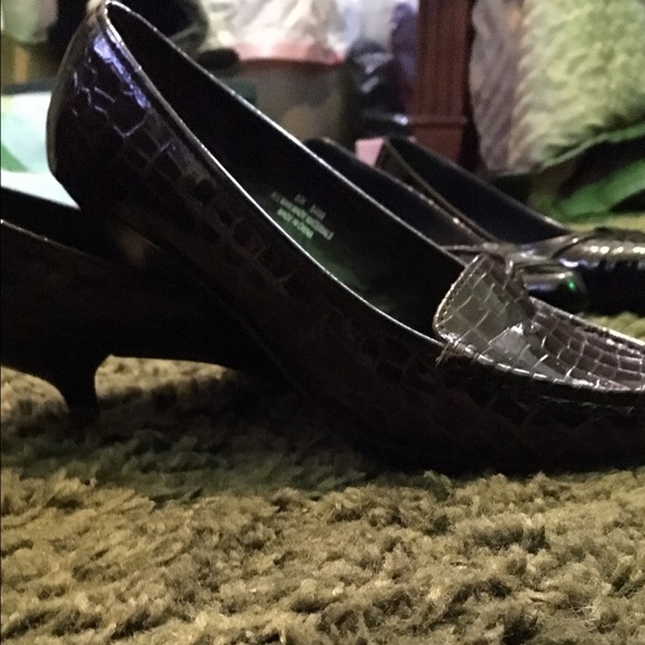 Pumps - Picture 2 of 2