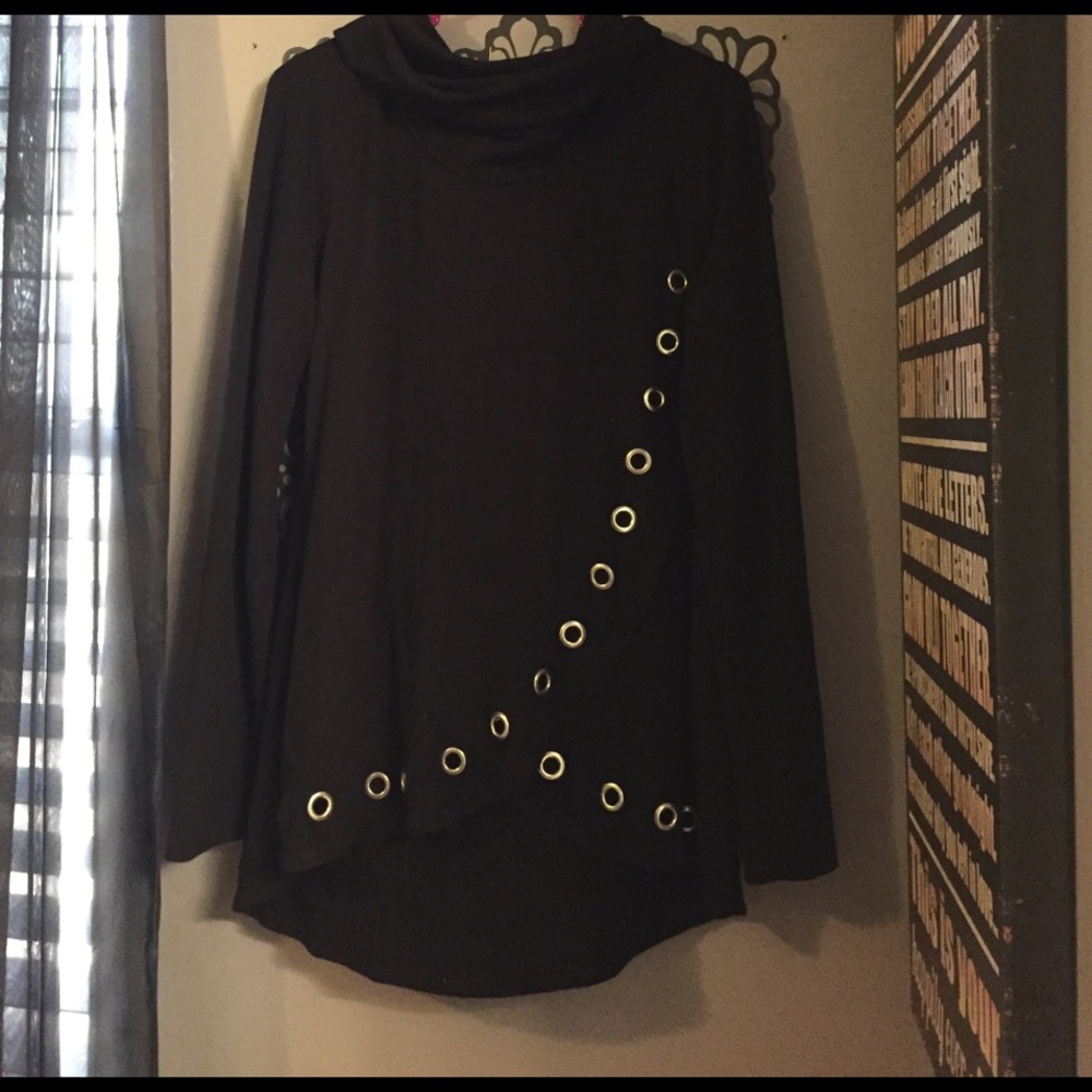 NWT black sweater. Size m
