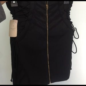 Short skirt w side corset style ties