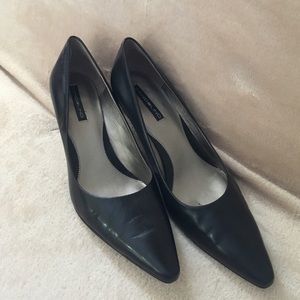 10M Bandolino   pointy toe pumps