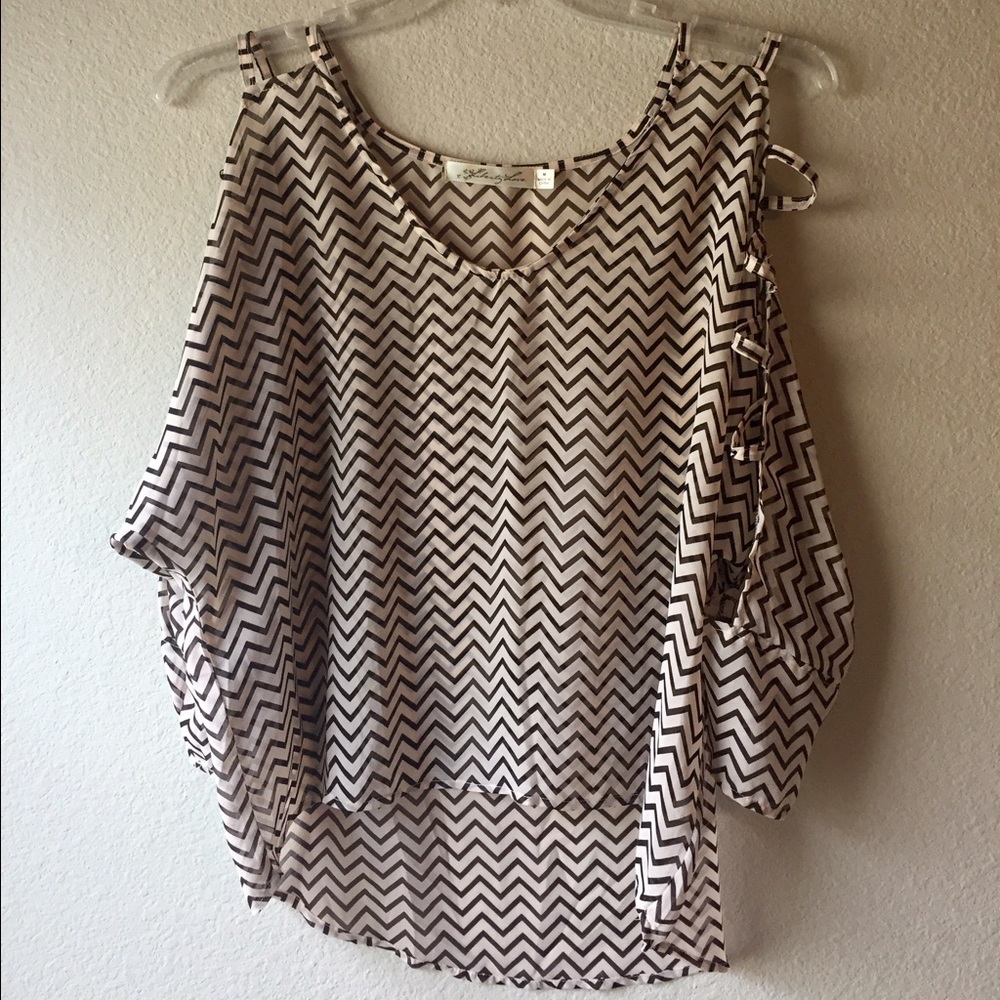 Liberty Lane black and cream zig-zag blouse