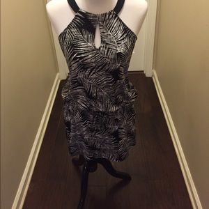 White House black market tunic top