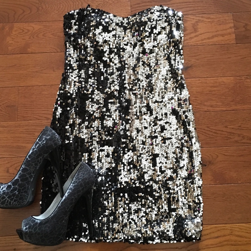 Strapless sequin black/silver dress- gorgeous!!😍
