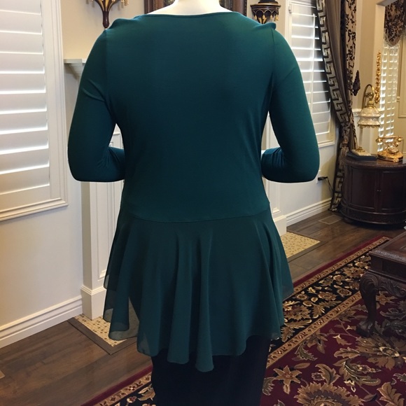 Beautiful top - Picture 2 of 3