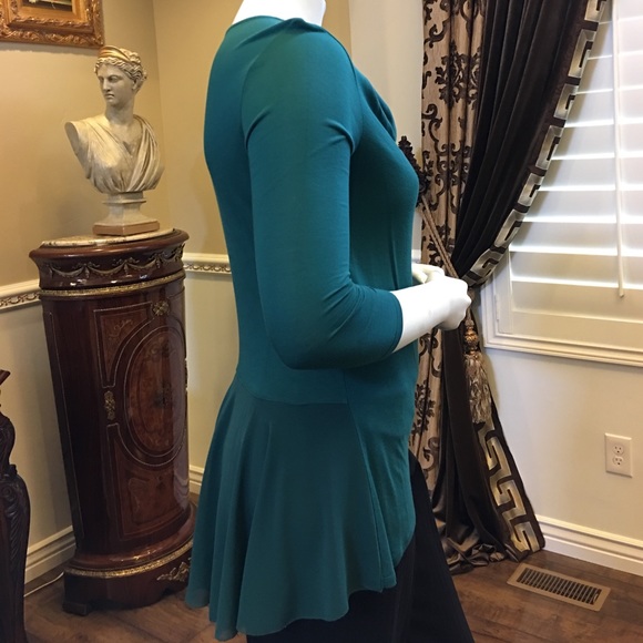 Beautiful top - Picture 3 of 3