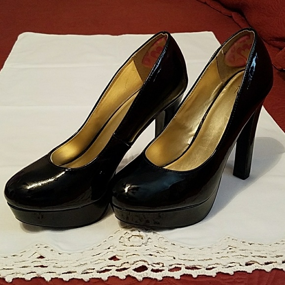 Shoes - Picture 2 of 3