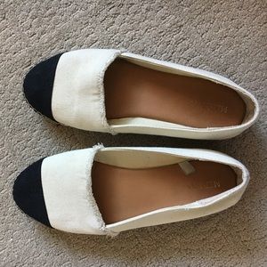 Women's casual slip on shoes, size 9.5