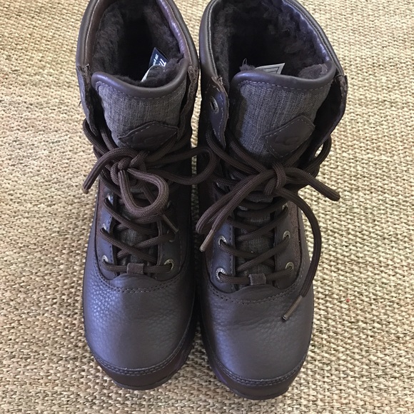 Authentic UGG Carora waterproof thinsulate - Picture 3 of 4