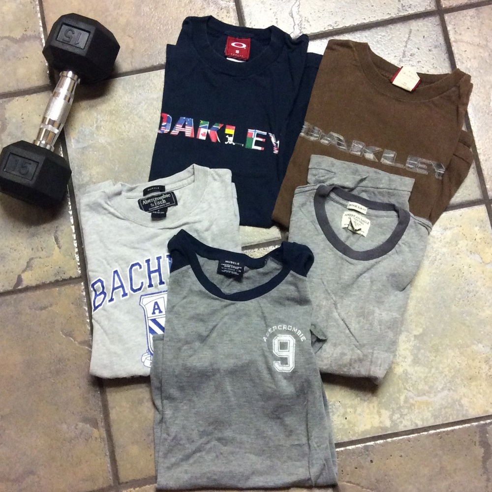 Abercrombie & Oakley t-shirt wardrobe