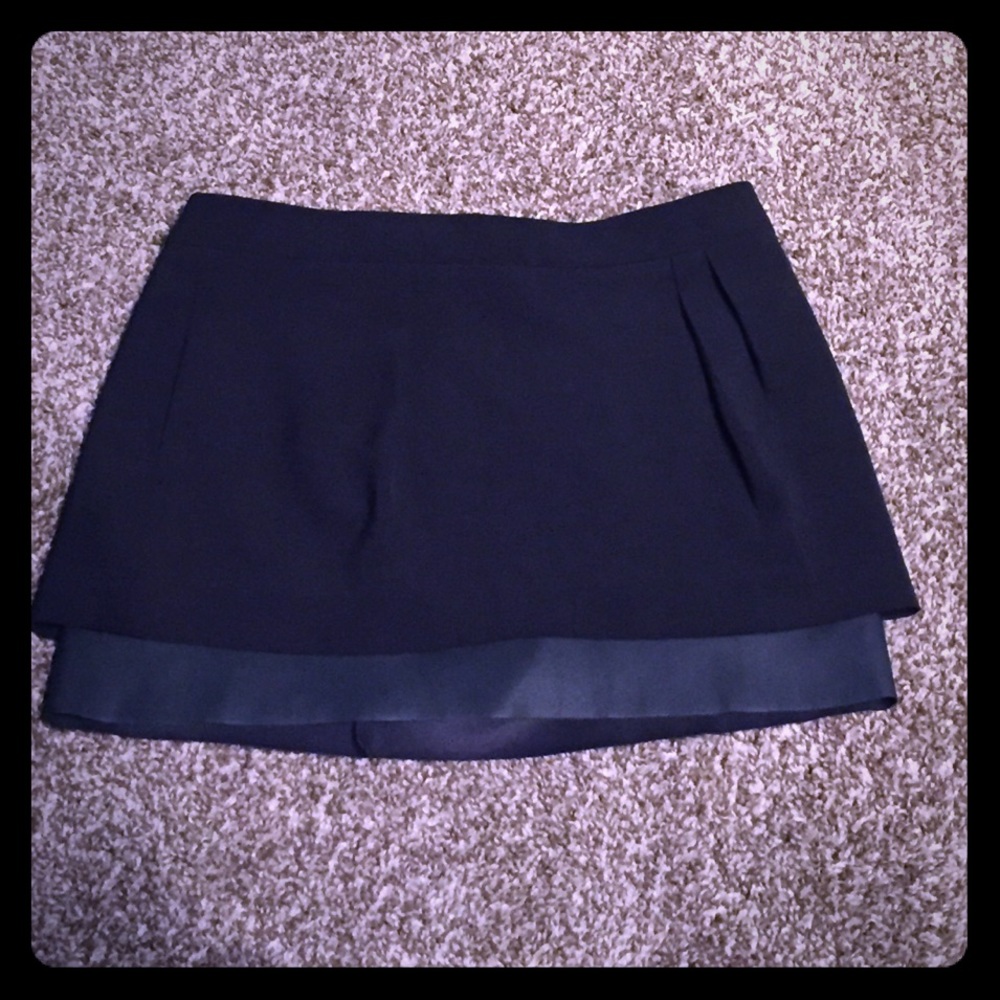Express size 6 skirt with leather detail