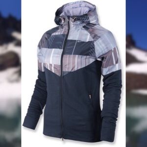 Nike running fanatics windbreaker