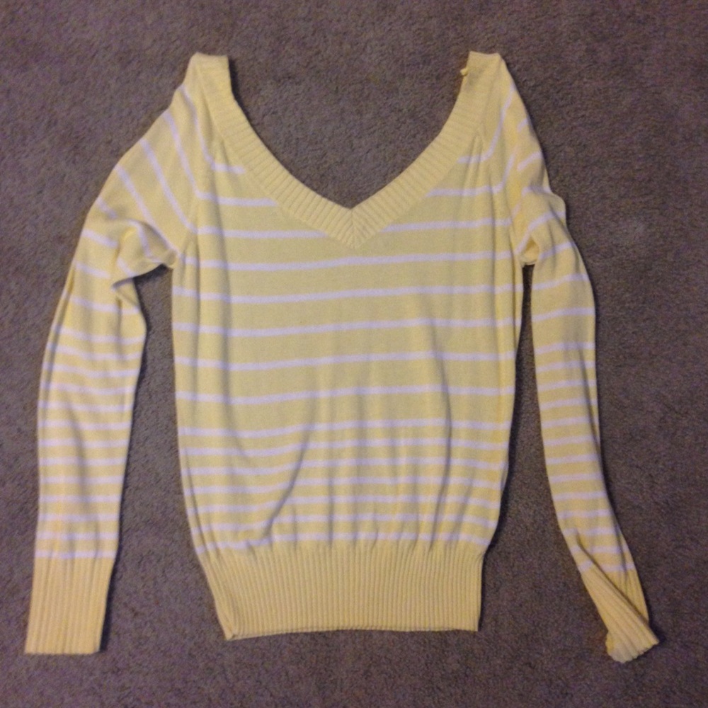 American Eagle sweater v-neck sweater☀️