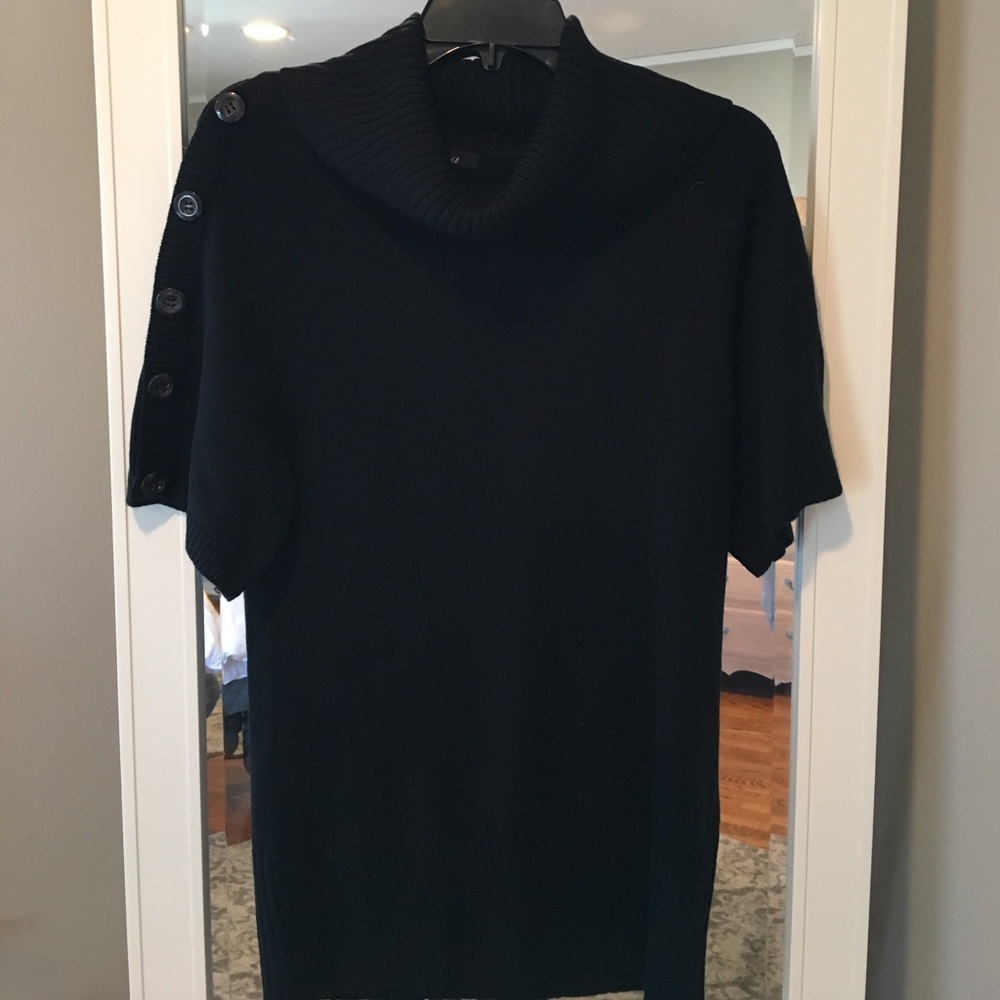U-Nit, short-sleeve black sweater