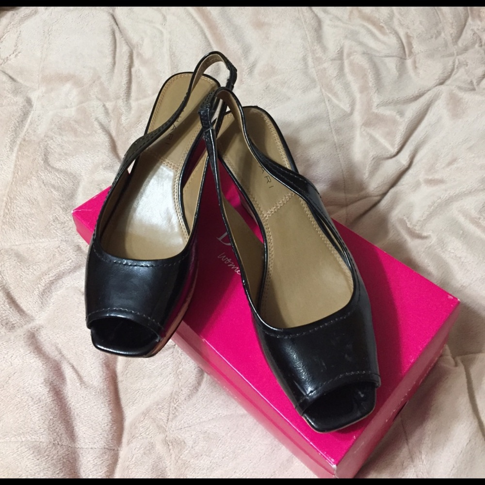 Black Tahari two tone shoes