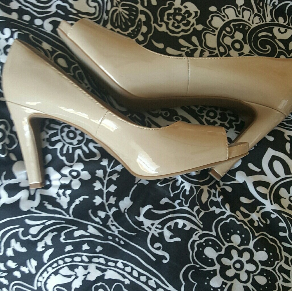 Nude comfortable work heels