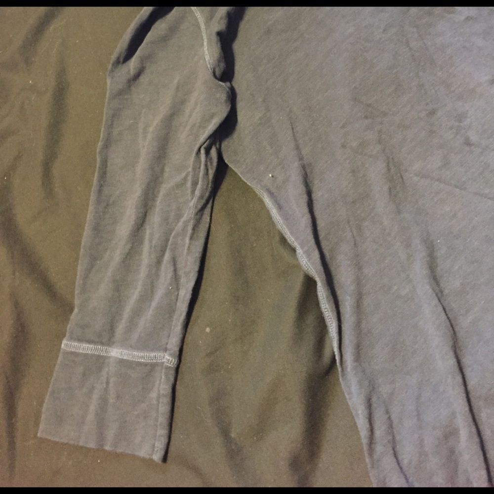 Hollister, size large, navy blue t Shirt - Picture 4 of 4