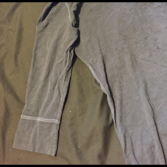 Hollister, size large, navy blue t Shirt - Picture 4 of 4