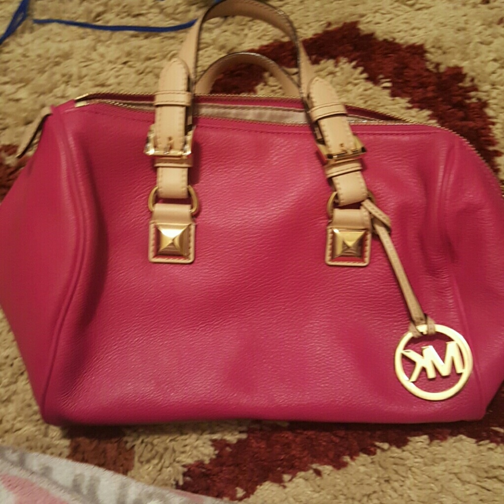 Micheal kors pink purse