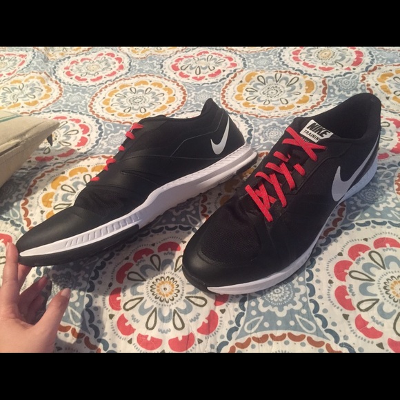 Black Nike Tennis Shoes - Picture 2 of 3