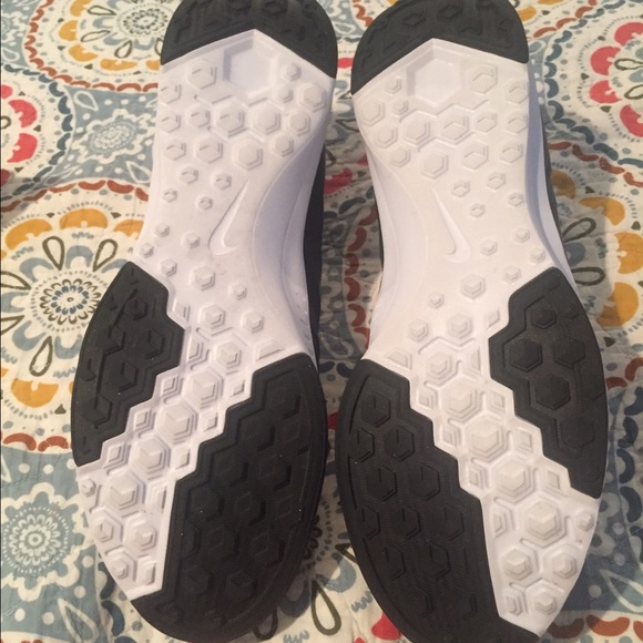 Black Nike Tennis Shoes - Picture 3 of 3