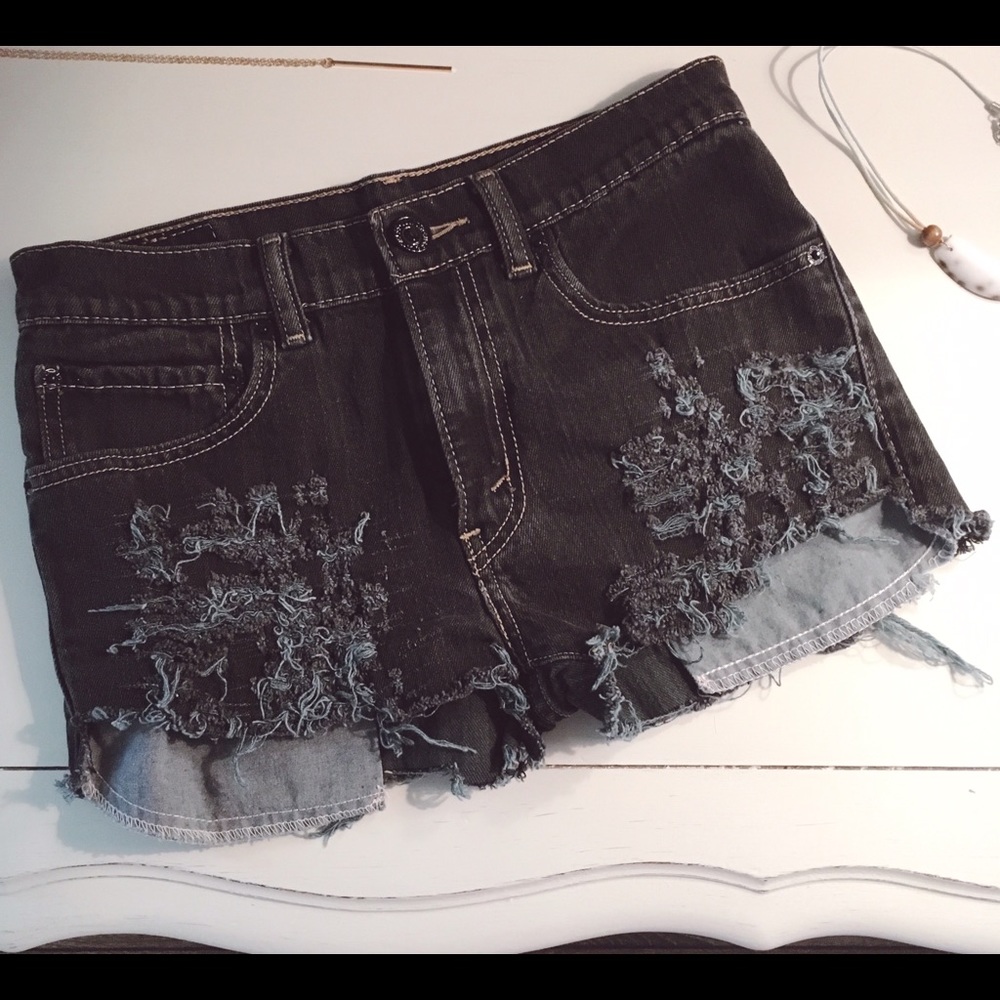 Levi's Destroyed Shorts ❤