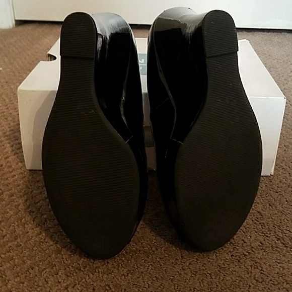 Shoes - Picture 3 of 4