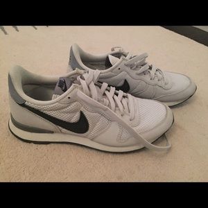 Nike Internationalist Size 8