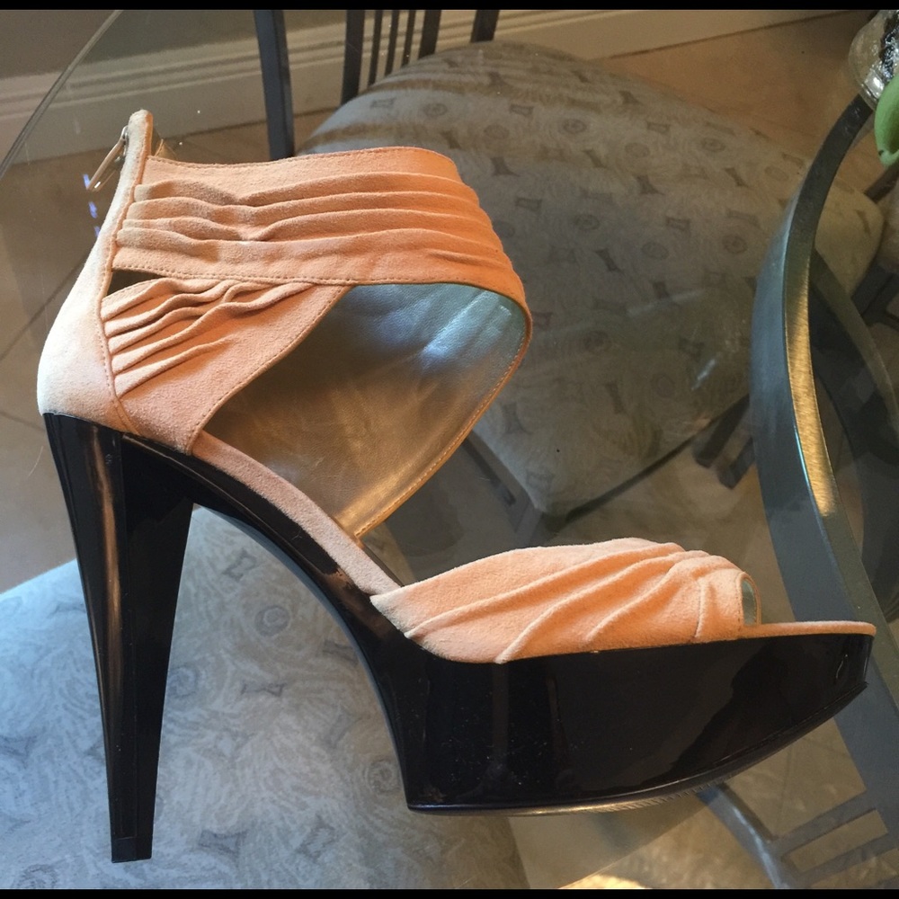 Groove Platform Sandal