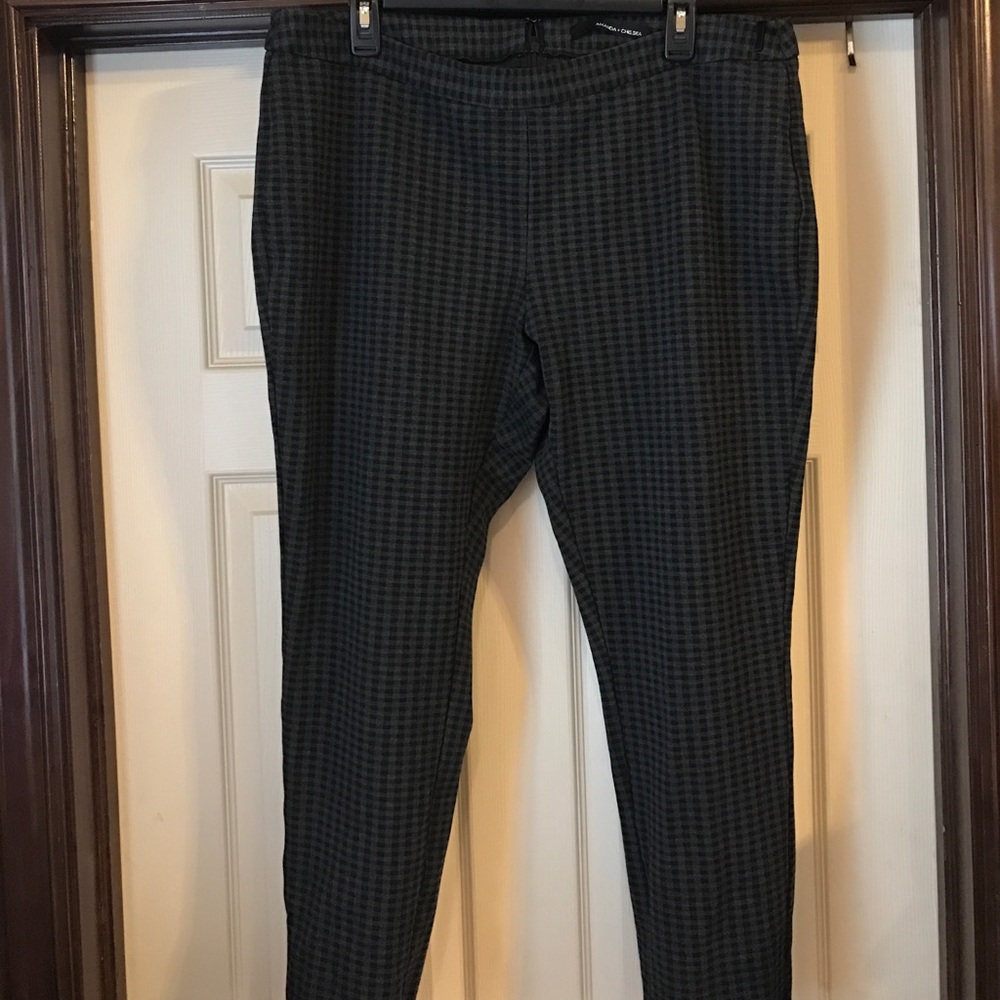 Black and grey checkered crop dress pants