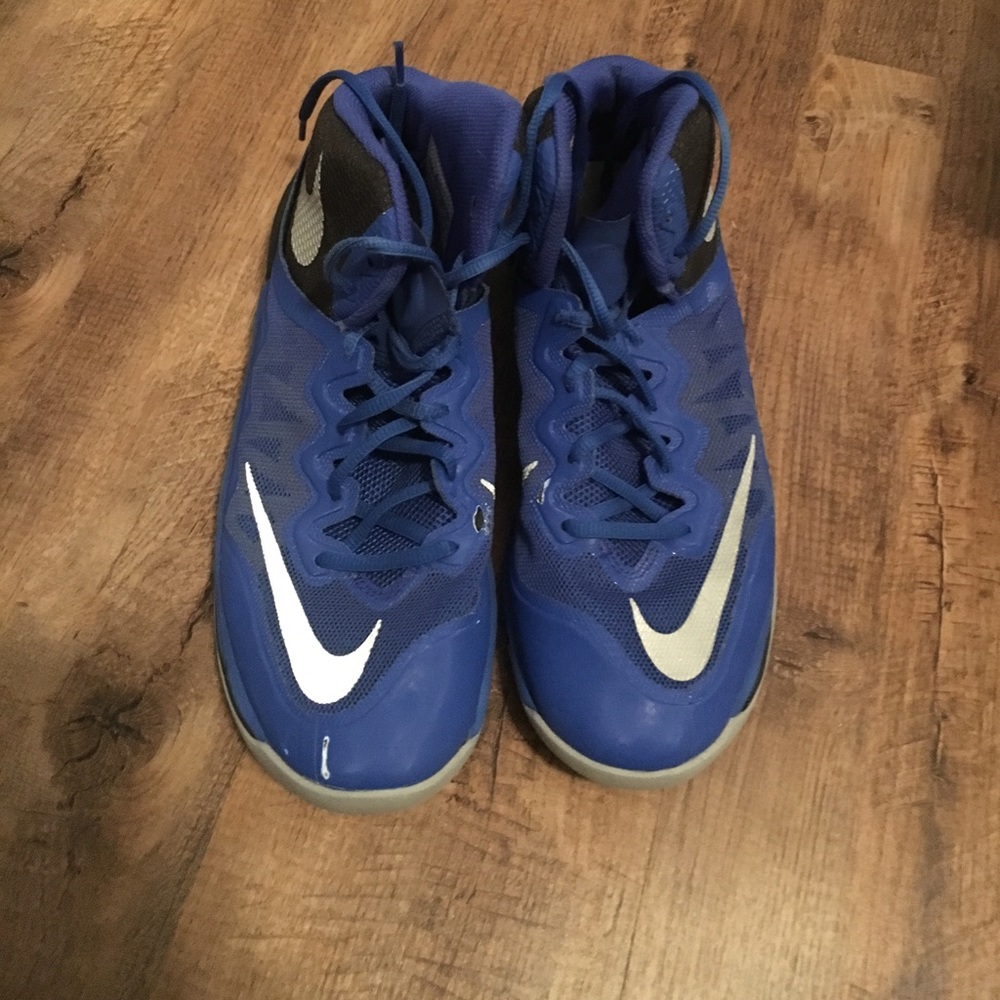 Basketball shoes