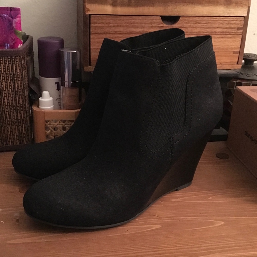 Wedge bootie