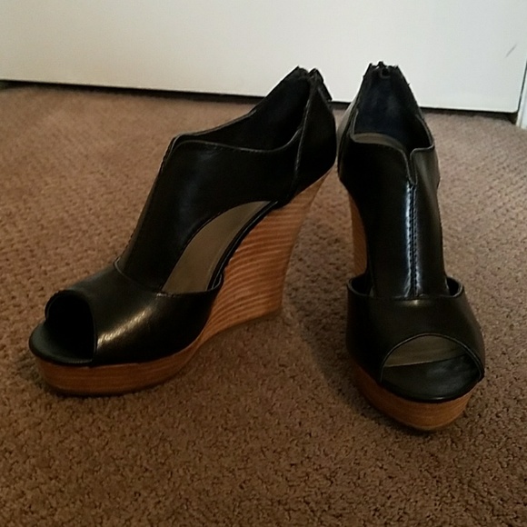 Shoes - Picture 1 of 4