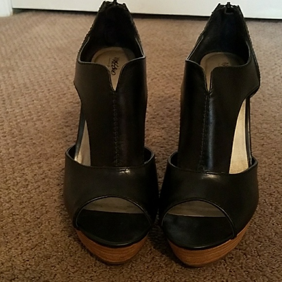 Shoes - Picture 2 of 4