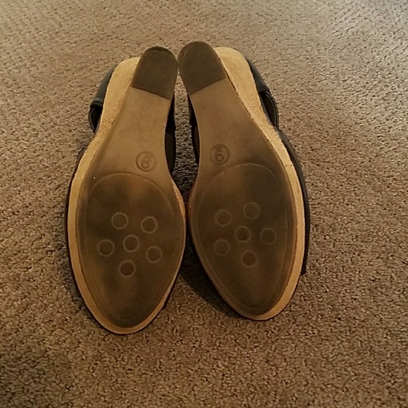 Shoes - Picture 3 of 4