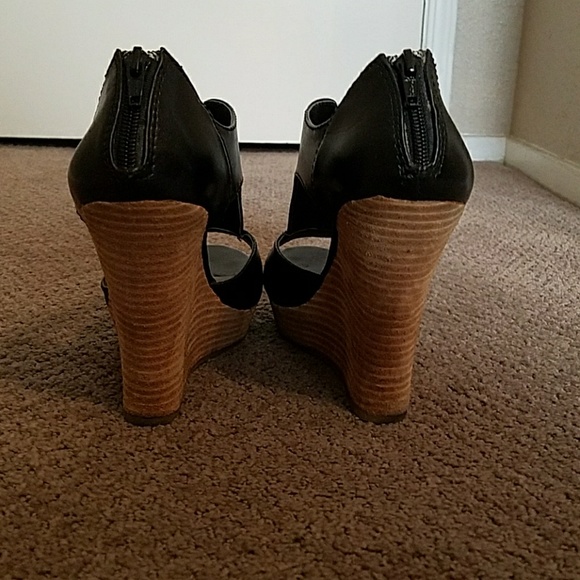 Shoes - Picture 4 of 4