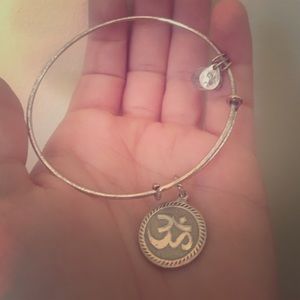 Om alex and ani
