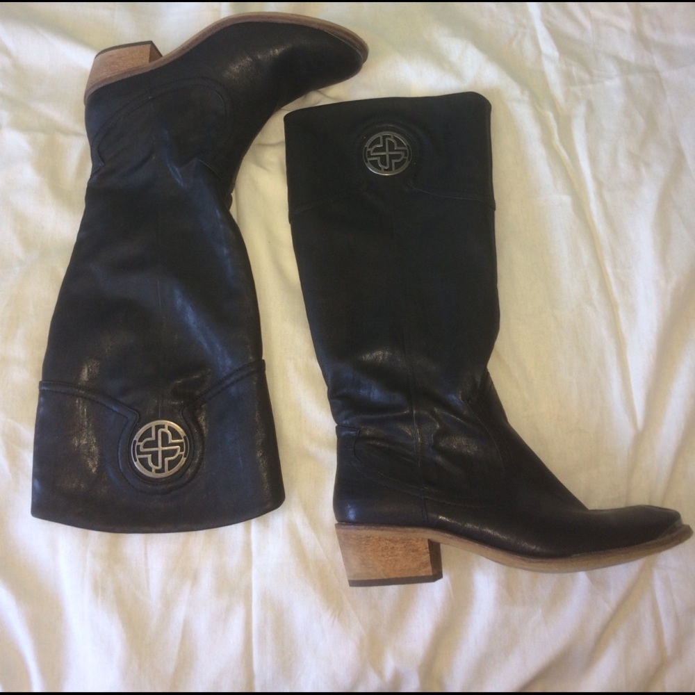 Black boots