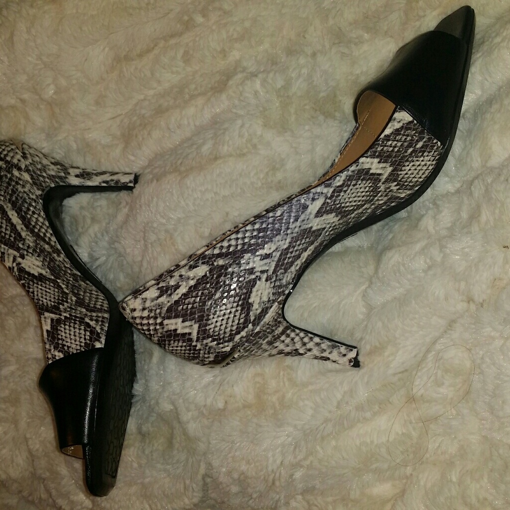 Calvin Klein Pyrhon Peep toe Pump