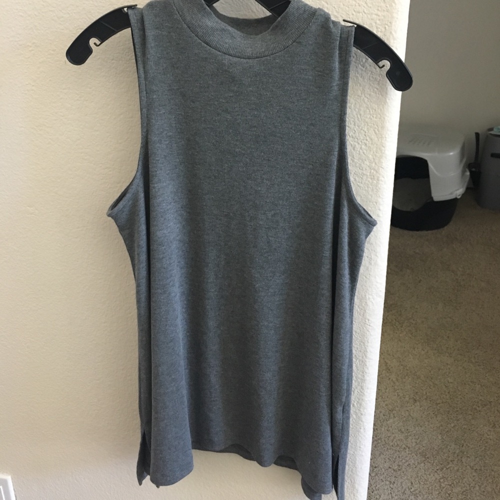 Turtleneck sleeveless top