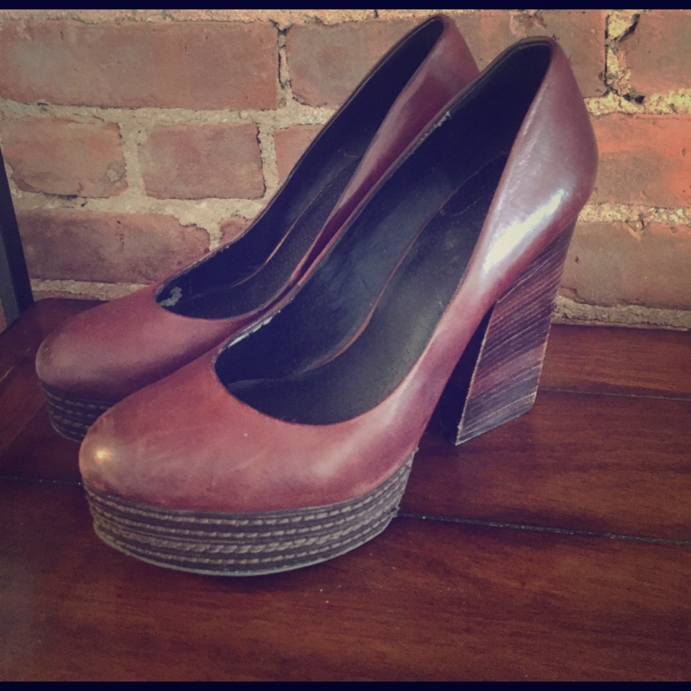 ♦️SOLD♦️Trouve Platform Pumps