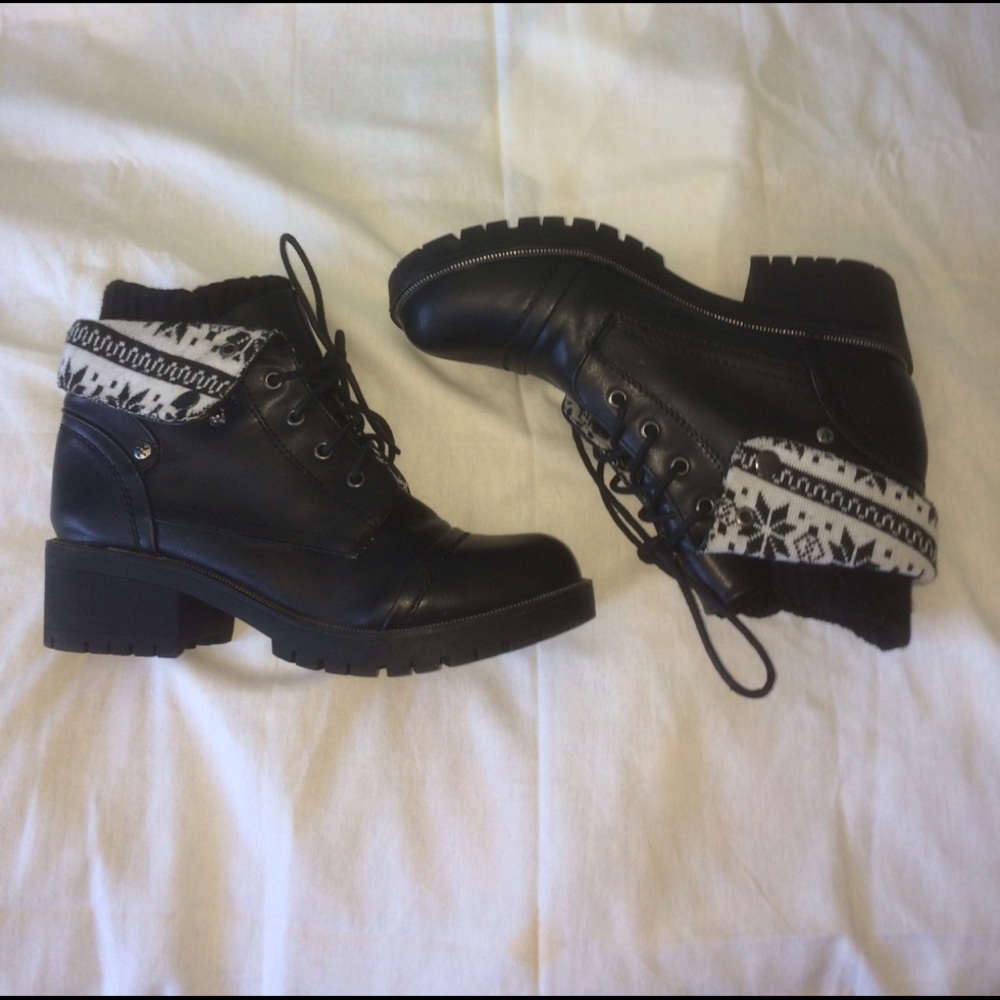 Brand new black boots