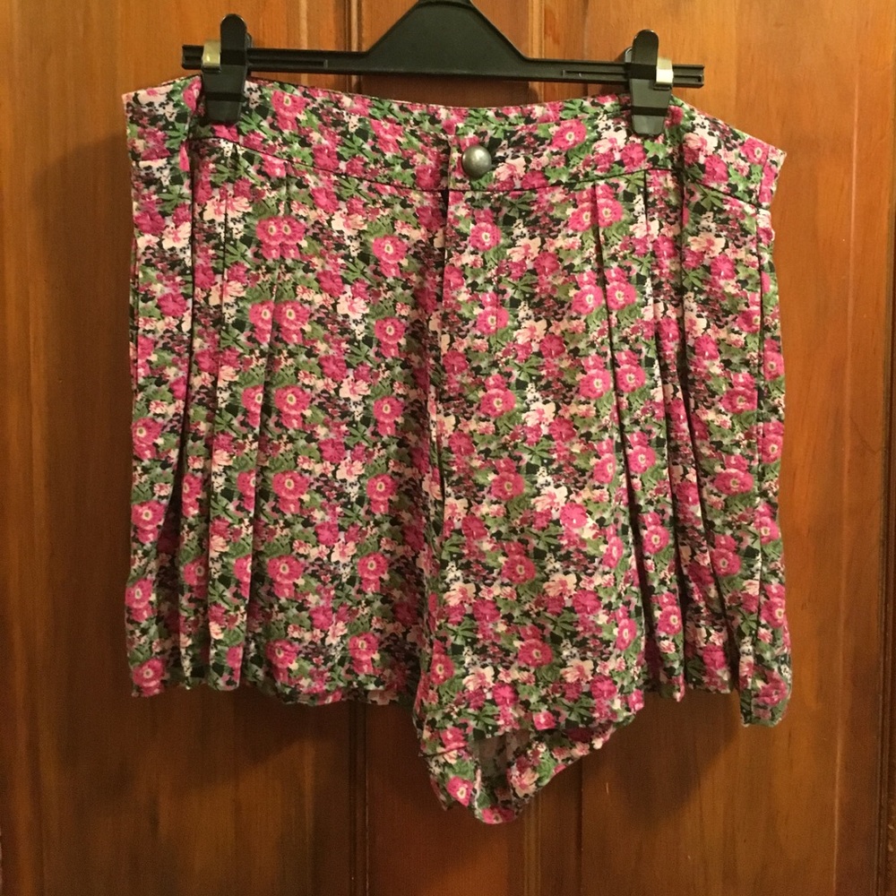 Floral high waisted shorts