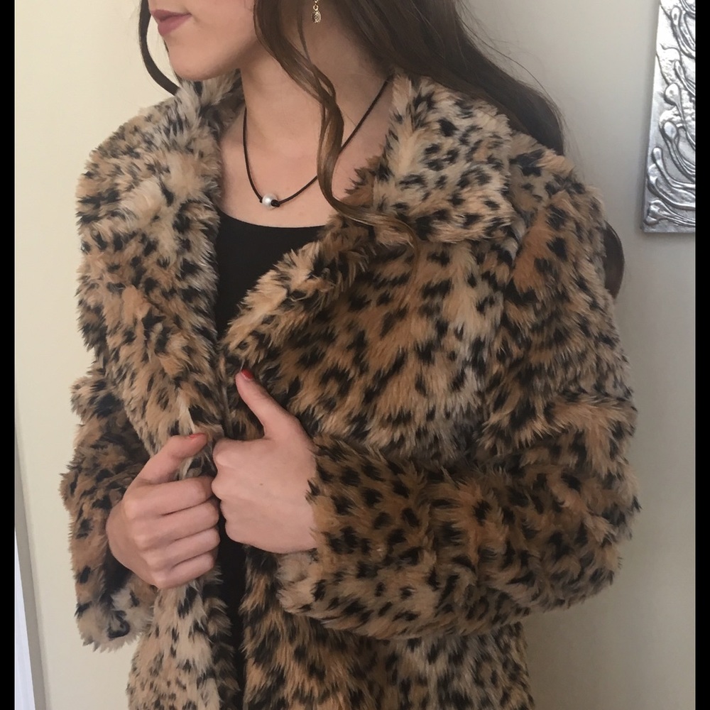 LovPosh Leopard print jacket
