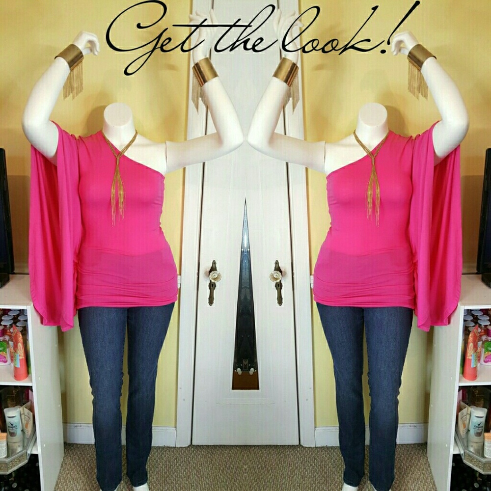 One shoulder batwing shirt and skinny leg jeans.